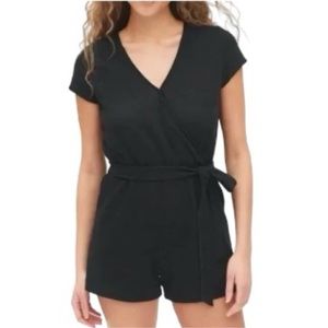 Gap Black V-Neck Short Sleeve Wrap Romper Size Small